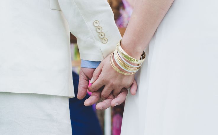 Online dating: starting a conversation on a niche platform