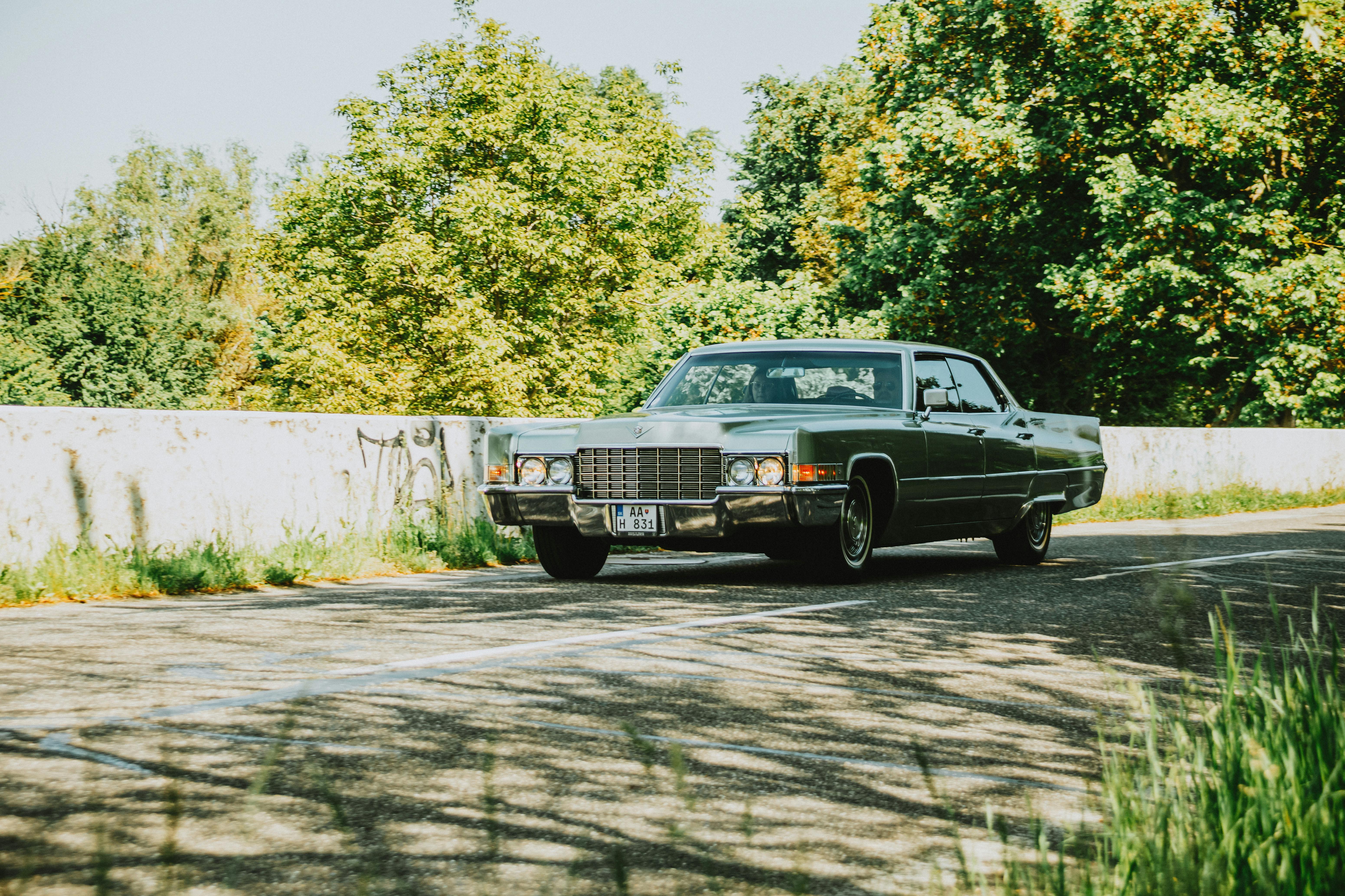 general automotive general motors best suv — Photo by Helena Jankovičová Kováčová on Pexels