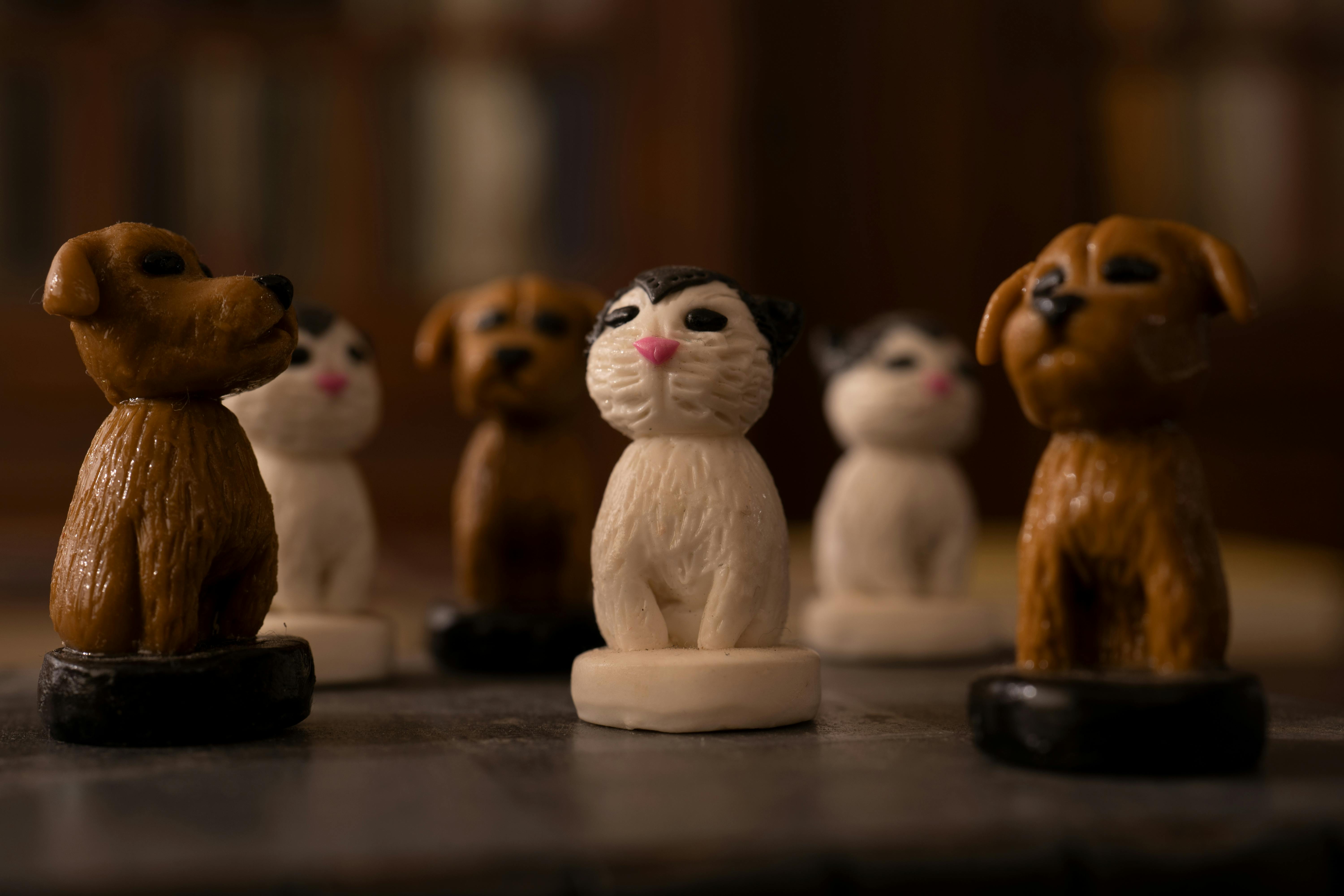 gratis Gatitos En Perritos De Cerámica Stockfoto