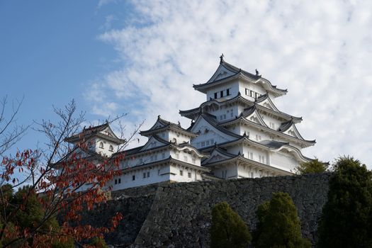 Friedliche Szene mit Himmel & Architektur – Anime Art