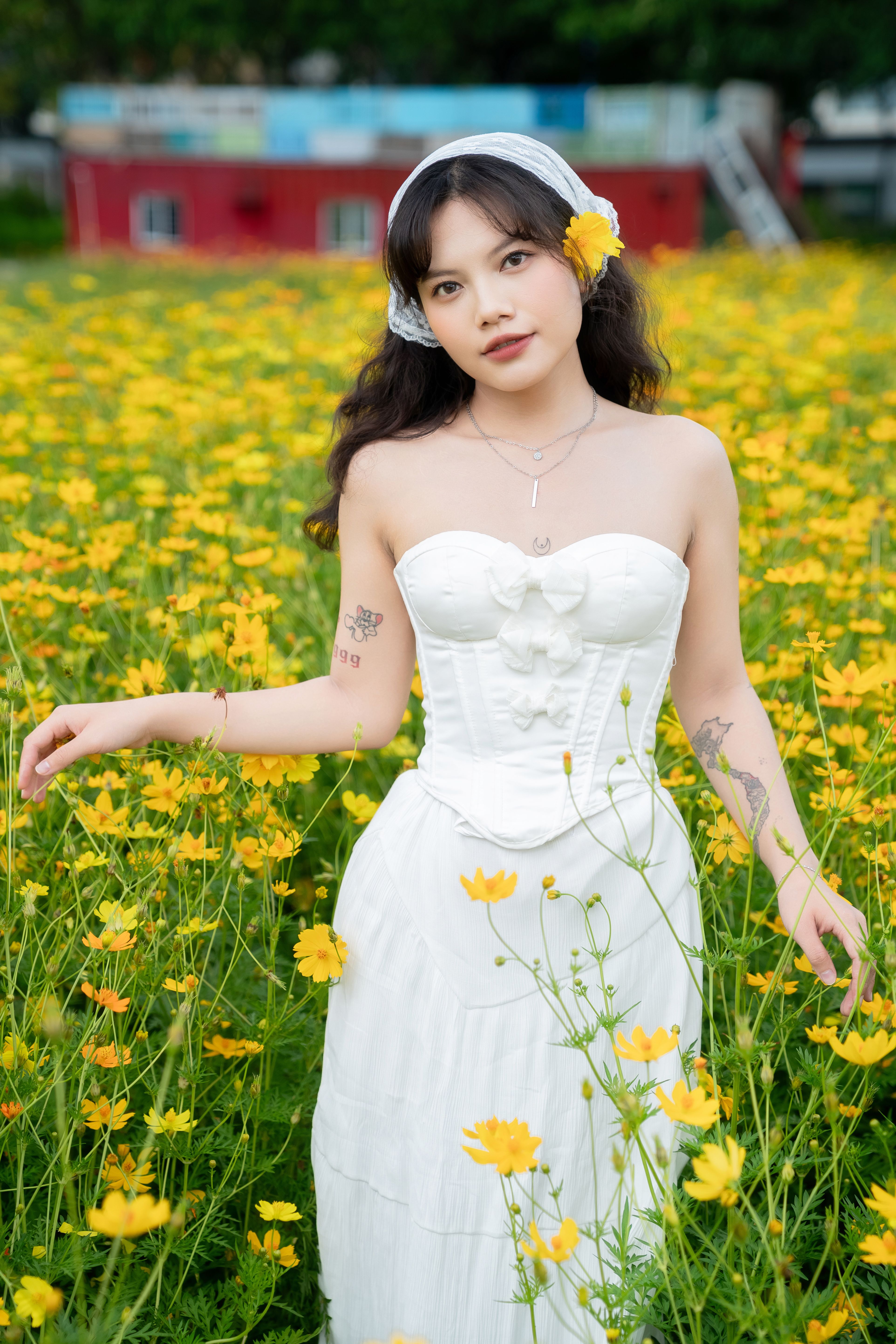 white dress with yellow flowers Reina (White Flower) M 1 contrast ratio and a 5ms response time White and Yellow Daisy Lace