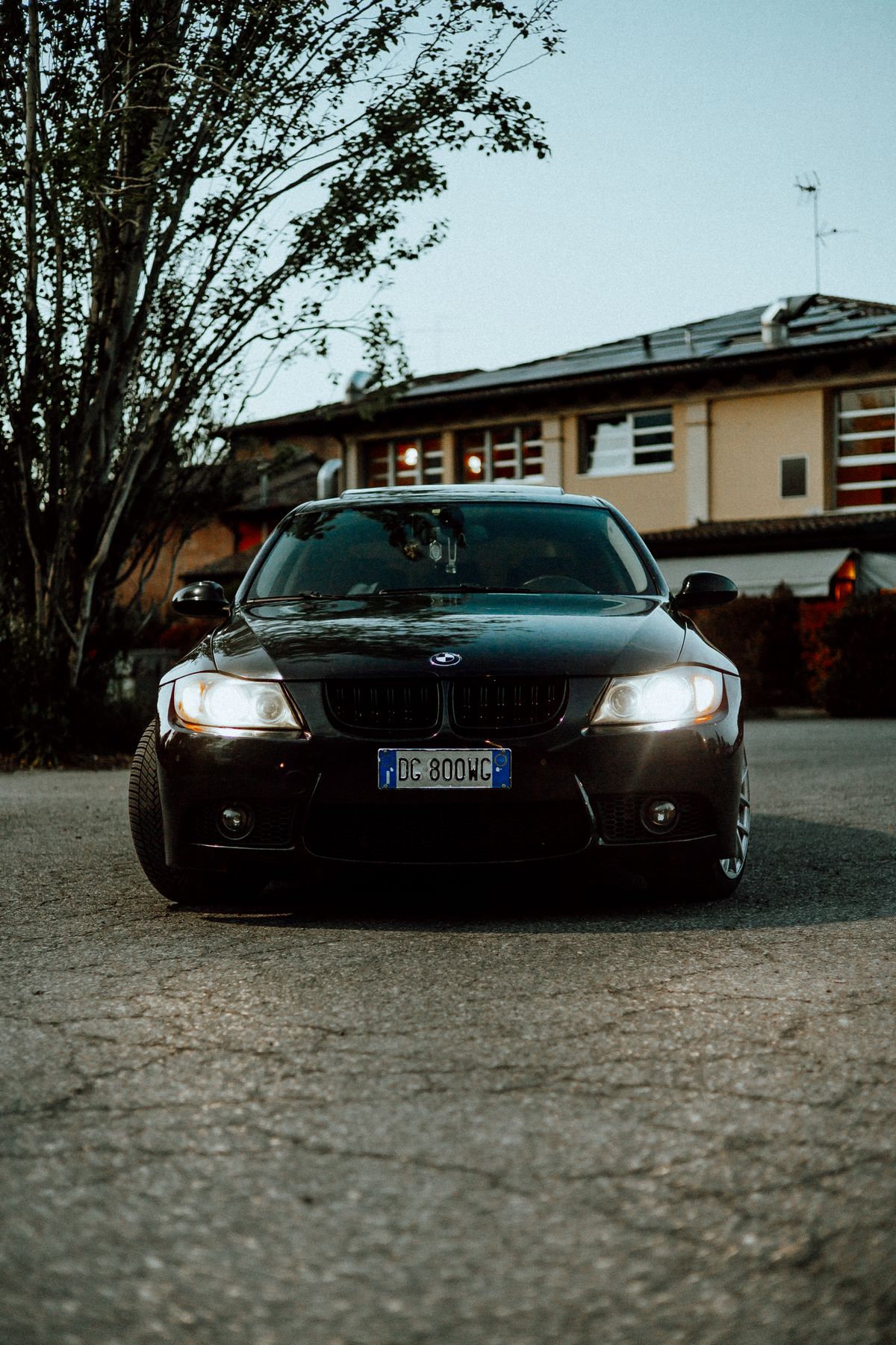BMW 320d F30 / G20 crni polovnjak sa LED svetlima