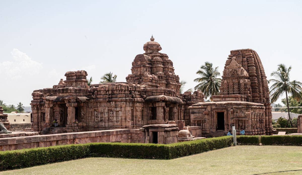 Temple architecture that inspires Kanha Wardrobe