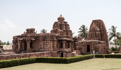 Heritage temple roofline — photo by Roman Saienko on Pexels