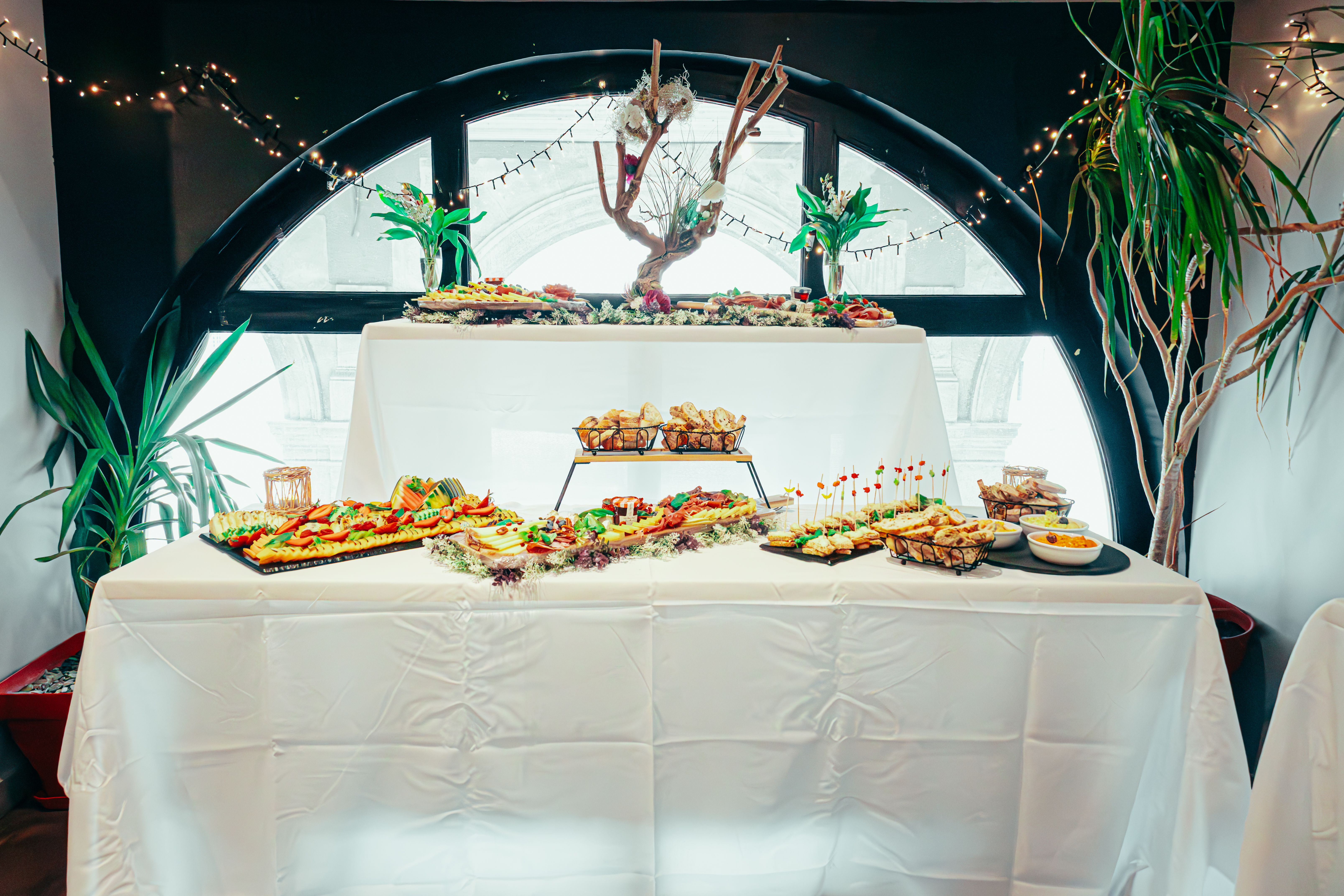 Elegant Indoor Buffet Setup with Decor · Free Stock Photo