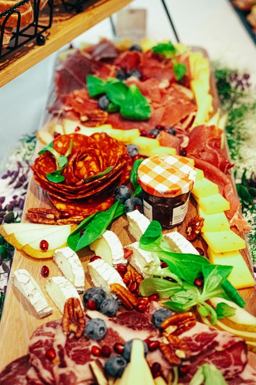 Free Vibrant display of meats, cheese, and fruits, perfect for gourmet dining. Stock Photo