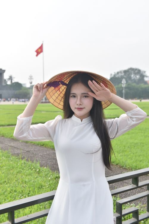 vietnam ladies dress Ao Dai the traditional dress of Vietnamese people