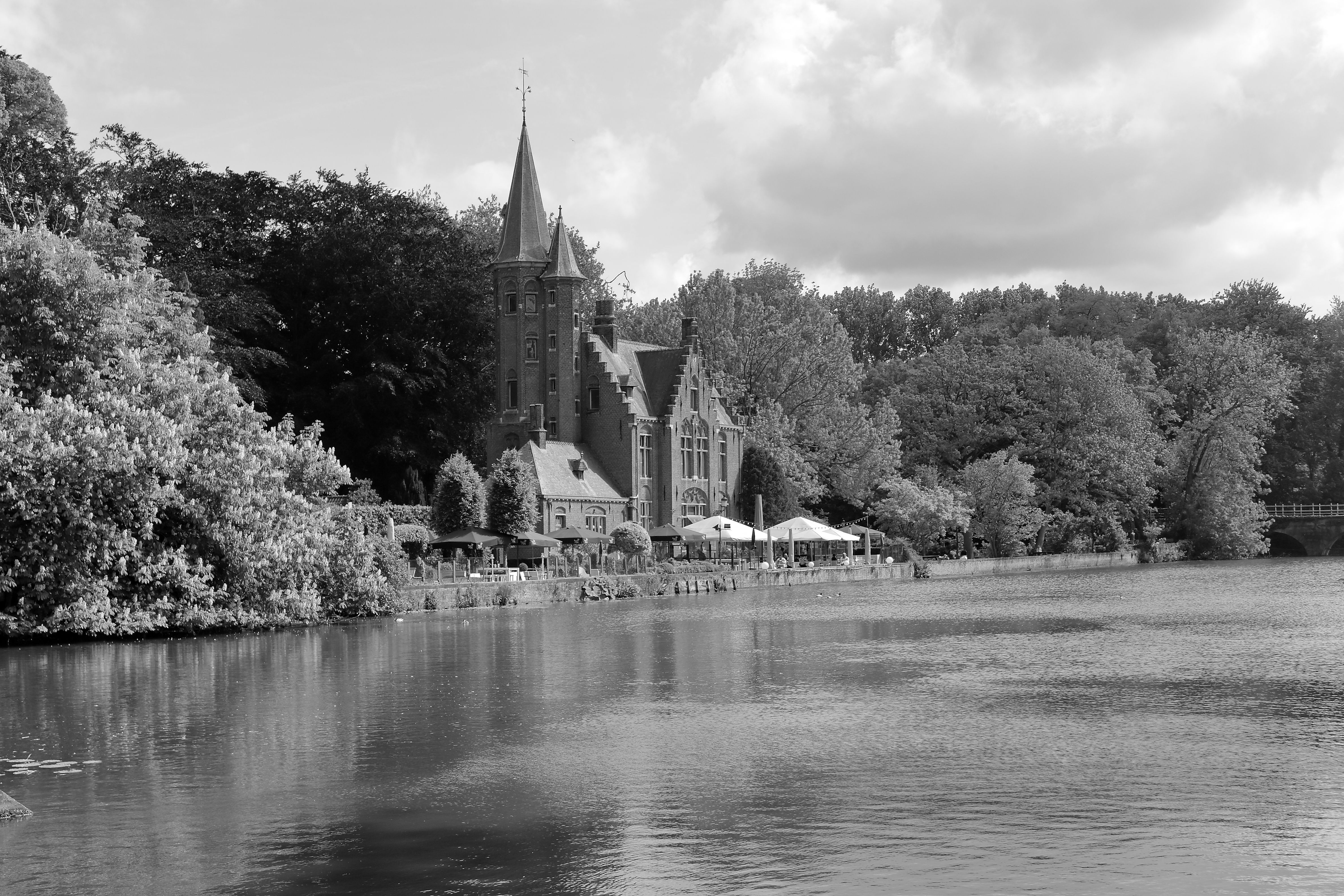 Minnewater — the old lock and the willows