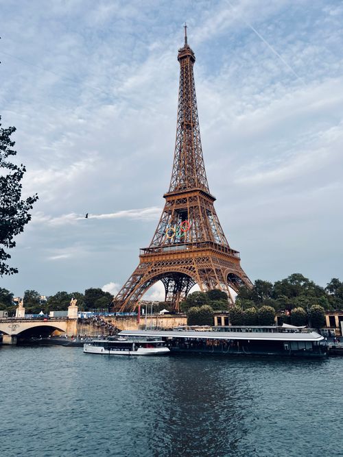 Free Iconic view of the Eiffel Tower beside the Seine River in Paris, captured during the day. Stock Photo