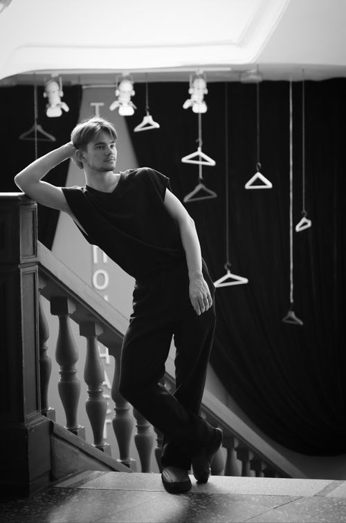 Free A dramatic black and white portrait of a young man posing stylishly in an artistic setting. Stock Photo