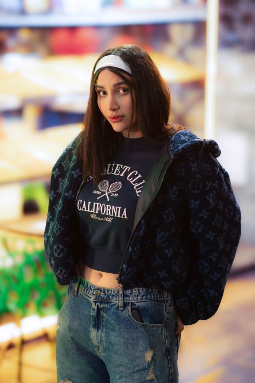 Free Stylish young woman in urban fashion stands confidently in Tehran. Stock Photo