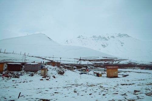 Free Snowy rural landscape with mountains in Georgia, depicting winter serenity. Stock Photo