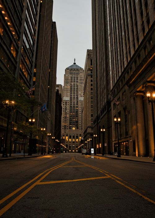 Free A stunning view of Chicago's iconic architecture under a dimly lit sky, showcasing urban beauty. Stock Photo