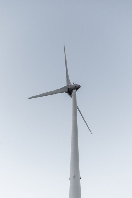 Free A stunning wind turbine stands tall against a clear sky, symbolizing clean energy. Stock Photo