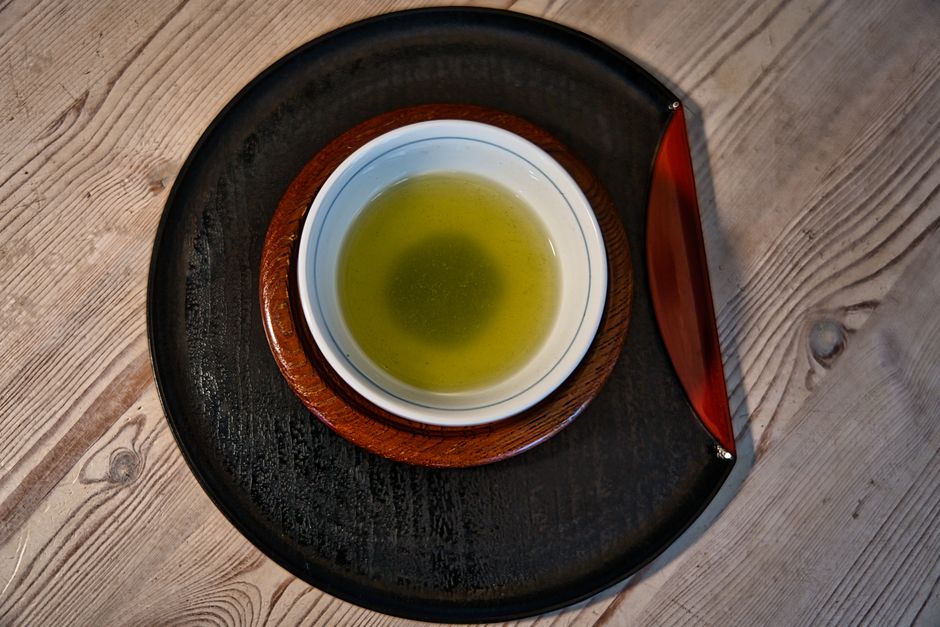 緑茶と烏龍茶の糖質ゼロ比較