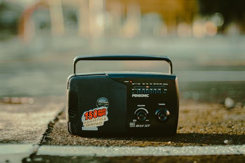 무료 오래된 라디오의 얕은 초점 사진 스톡 사진