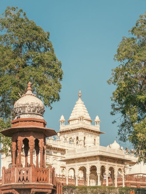 Free Stunning view of historical architecture with ornate palace amidst lush greenery, captured in daylight. Stock Photo