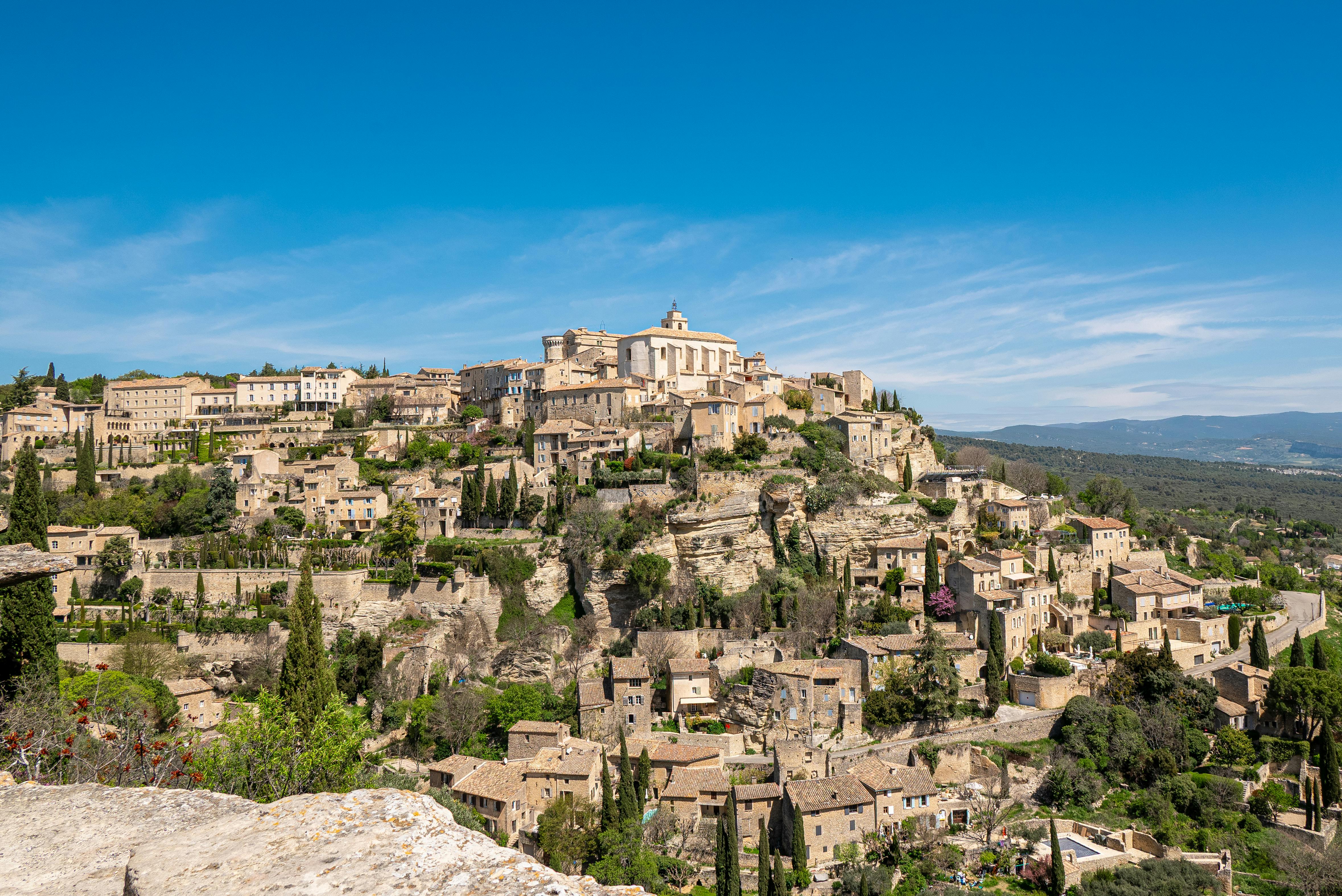 Scenic view of Luberon villages and Provençal landscape