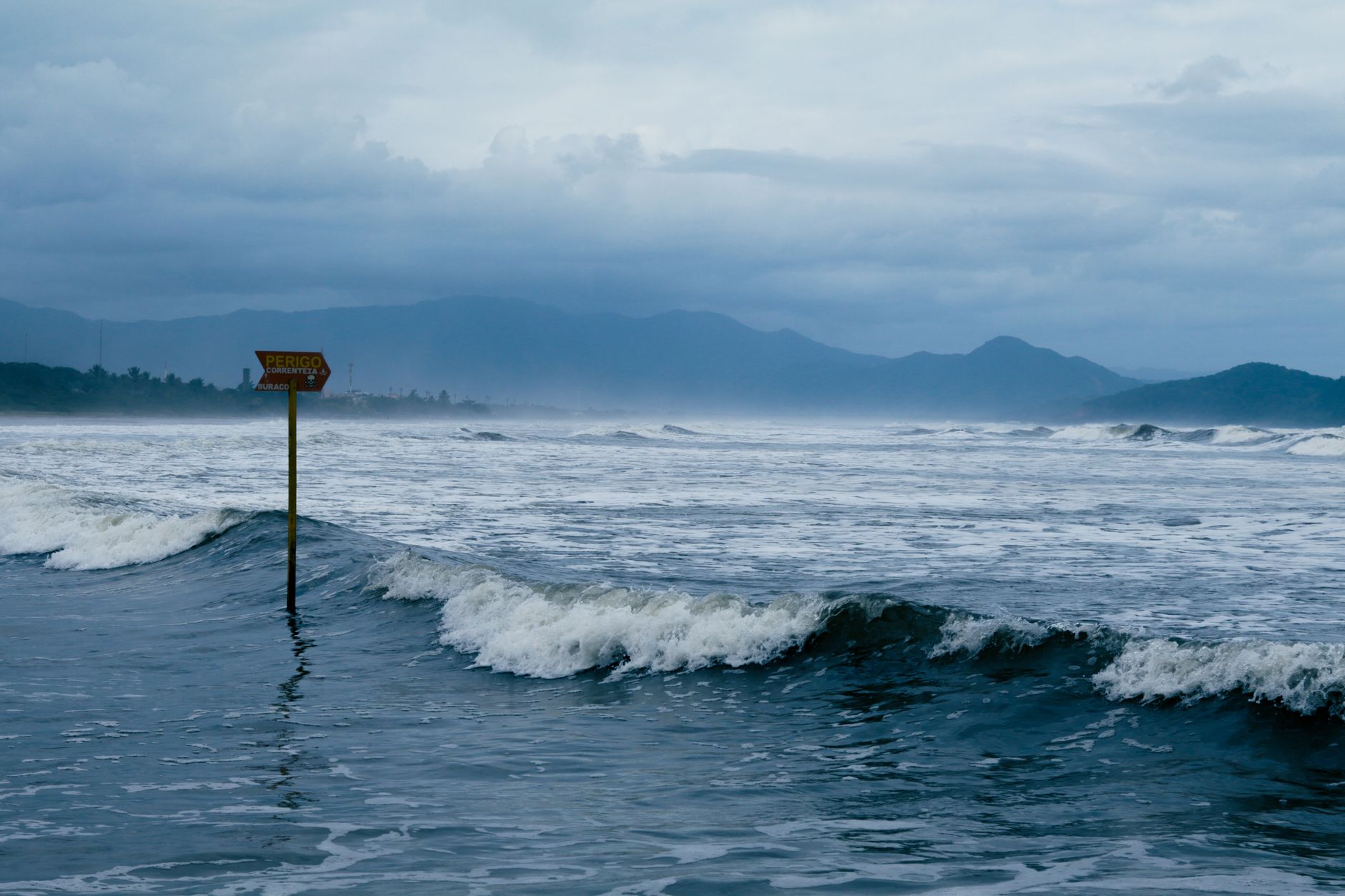Santa Catarina em Alerta: Frente Fria Traz Risco de Temporais e Enxurradas