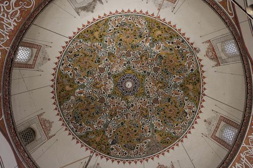 Free Ornate circular ceiling with intricate patterns and detailed artwork in a historical building. Stock Photo