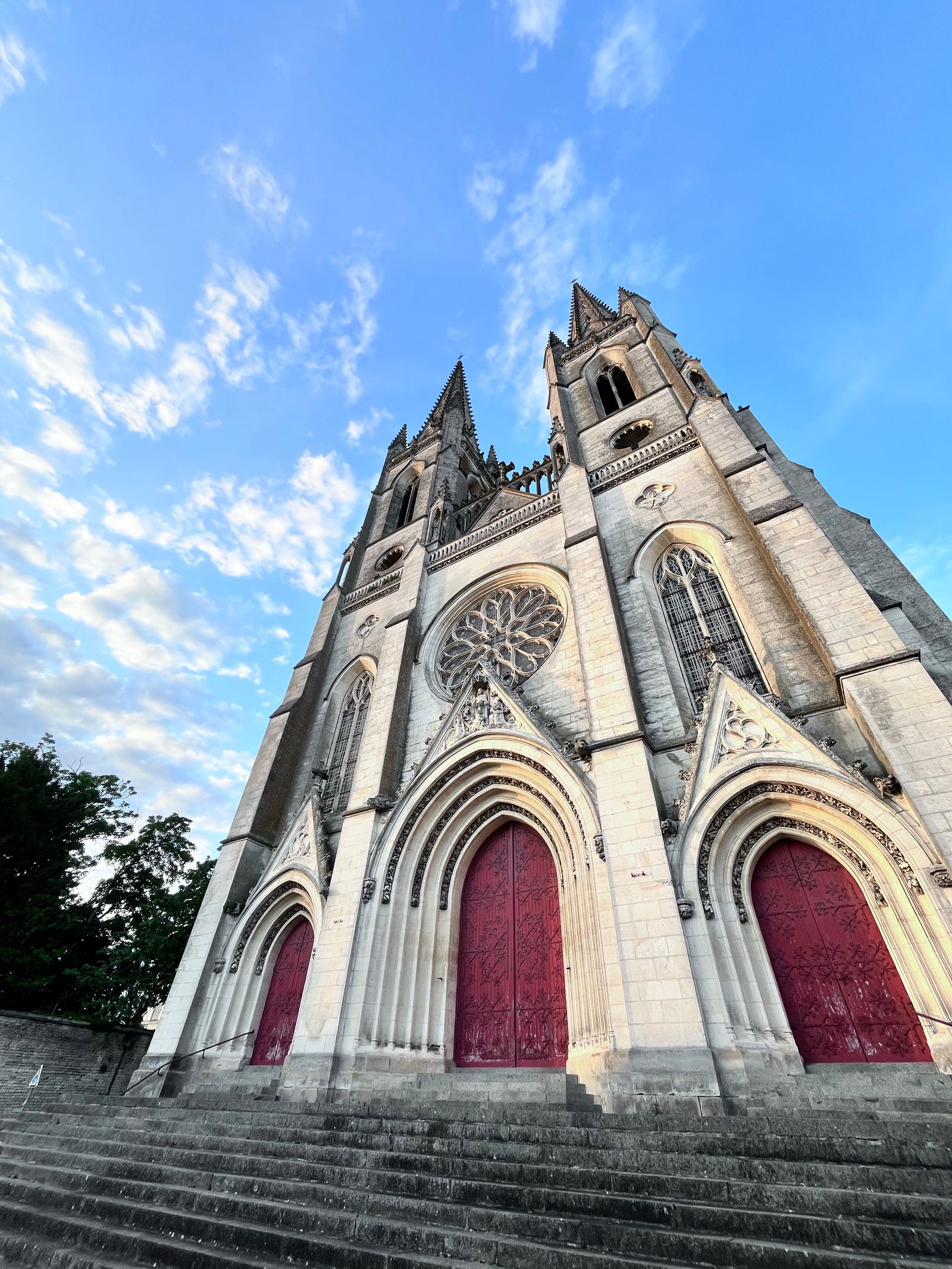 Église écrasante