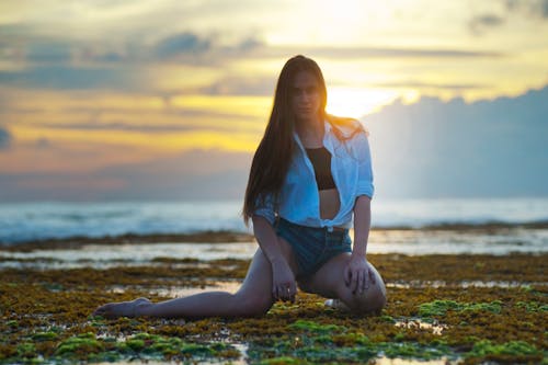 Woman Wearing Black Bikini Standing on Seashore · Free ... - 500 x 333 jpeg 22kB