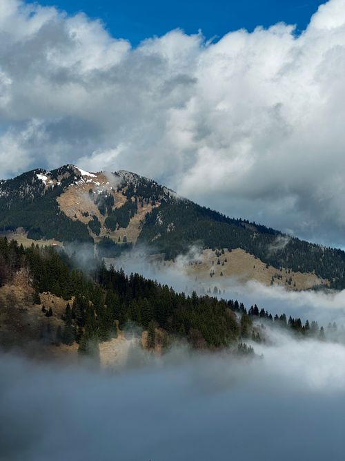 Free Breathtaking mountain view with clouds and fog creating a serene atmosphere. Stock Photo