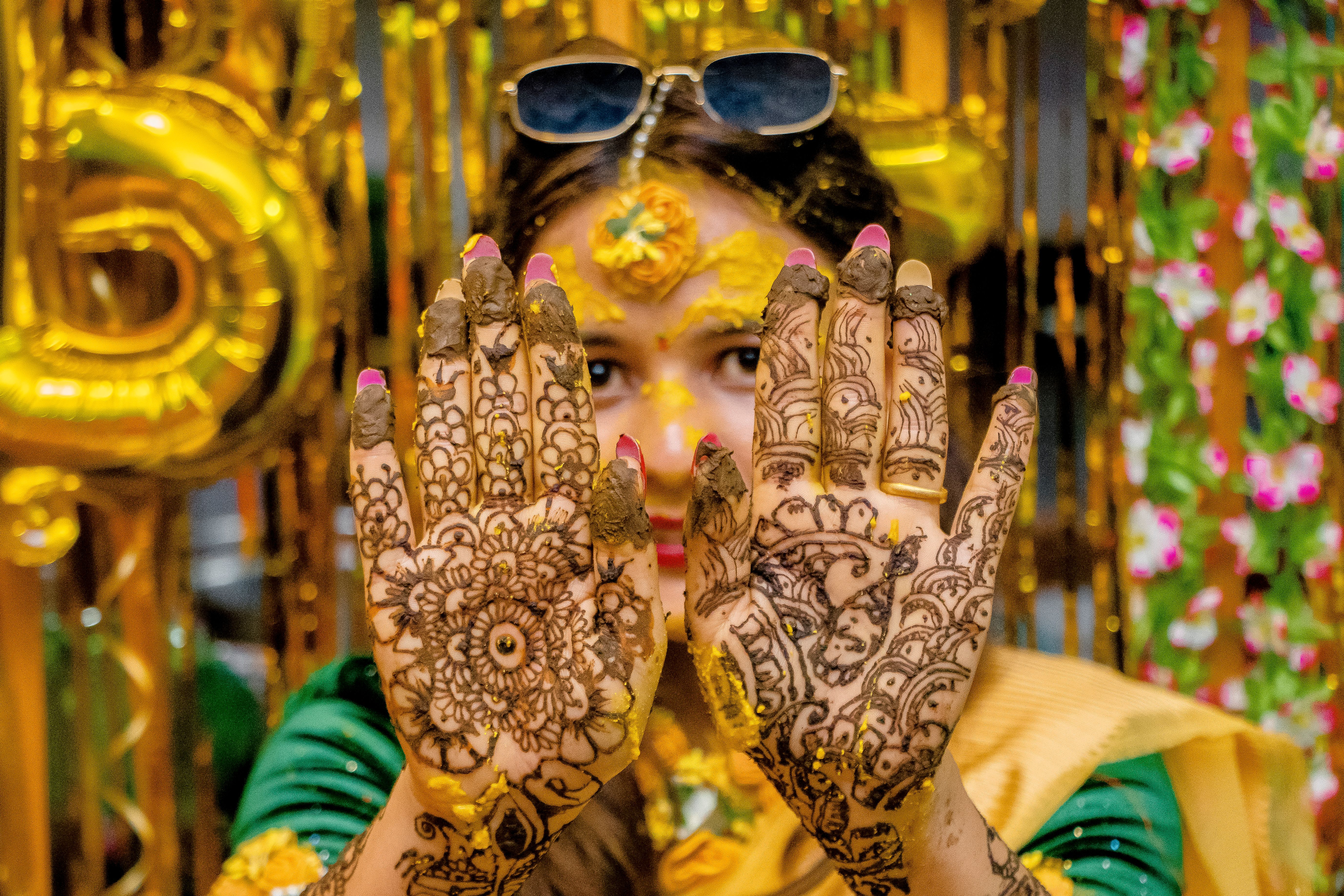 Gratuit Mariée Népalaise Avec Mehandi Dans Les Mains Photos