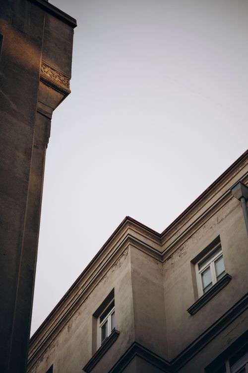Free A low-angle view of a concrete building against a clear sky, showcasing minimalist architecture. Stock Photo