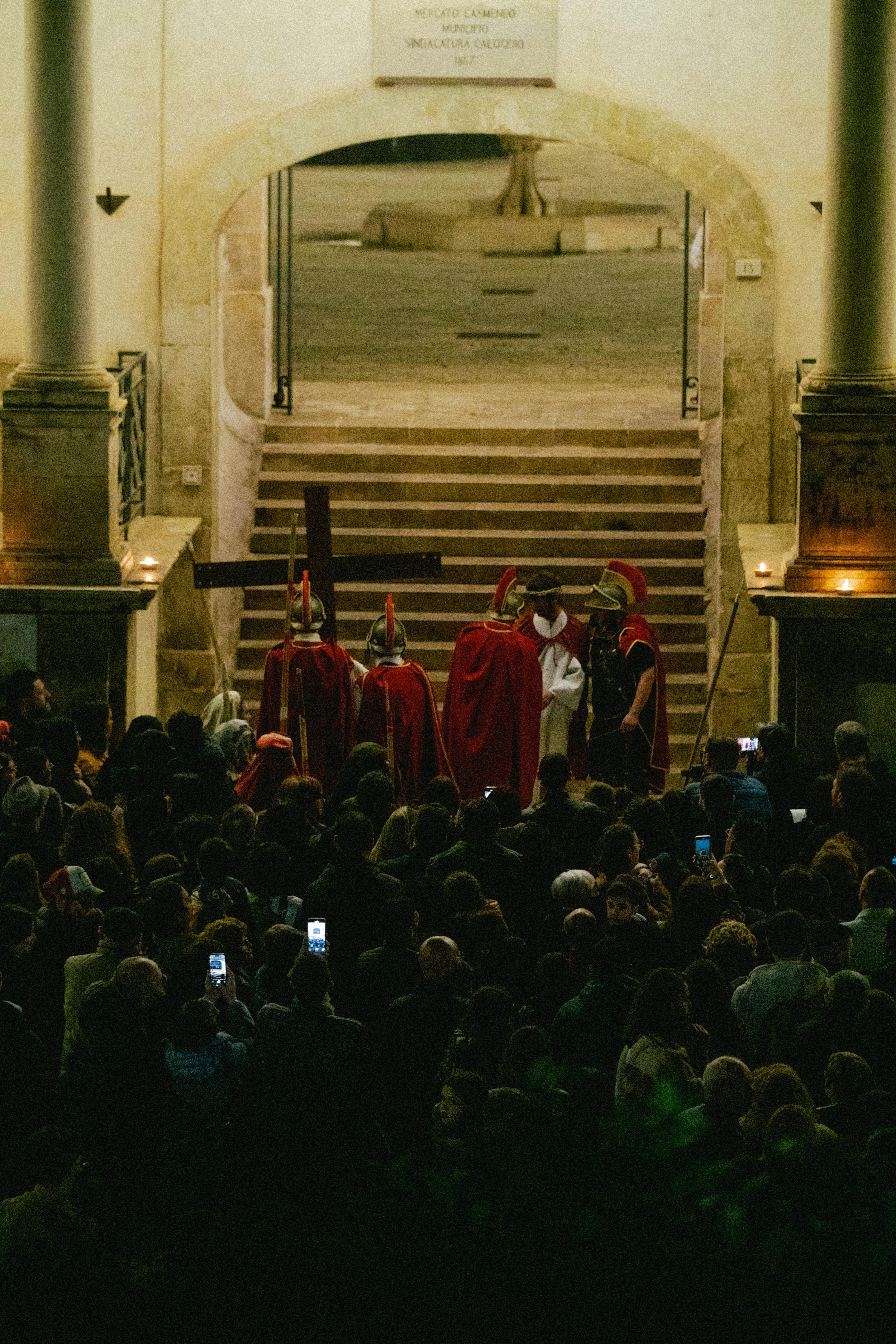 Gratuit O procesiune vibrantă de Paște, cu participanți în costume de epocă care reconstituie o scenă istorică. Fotografie de stoc