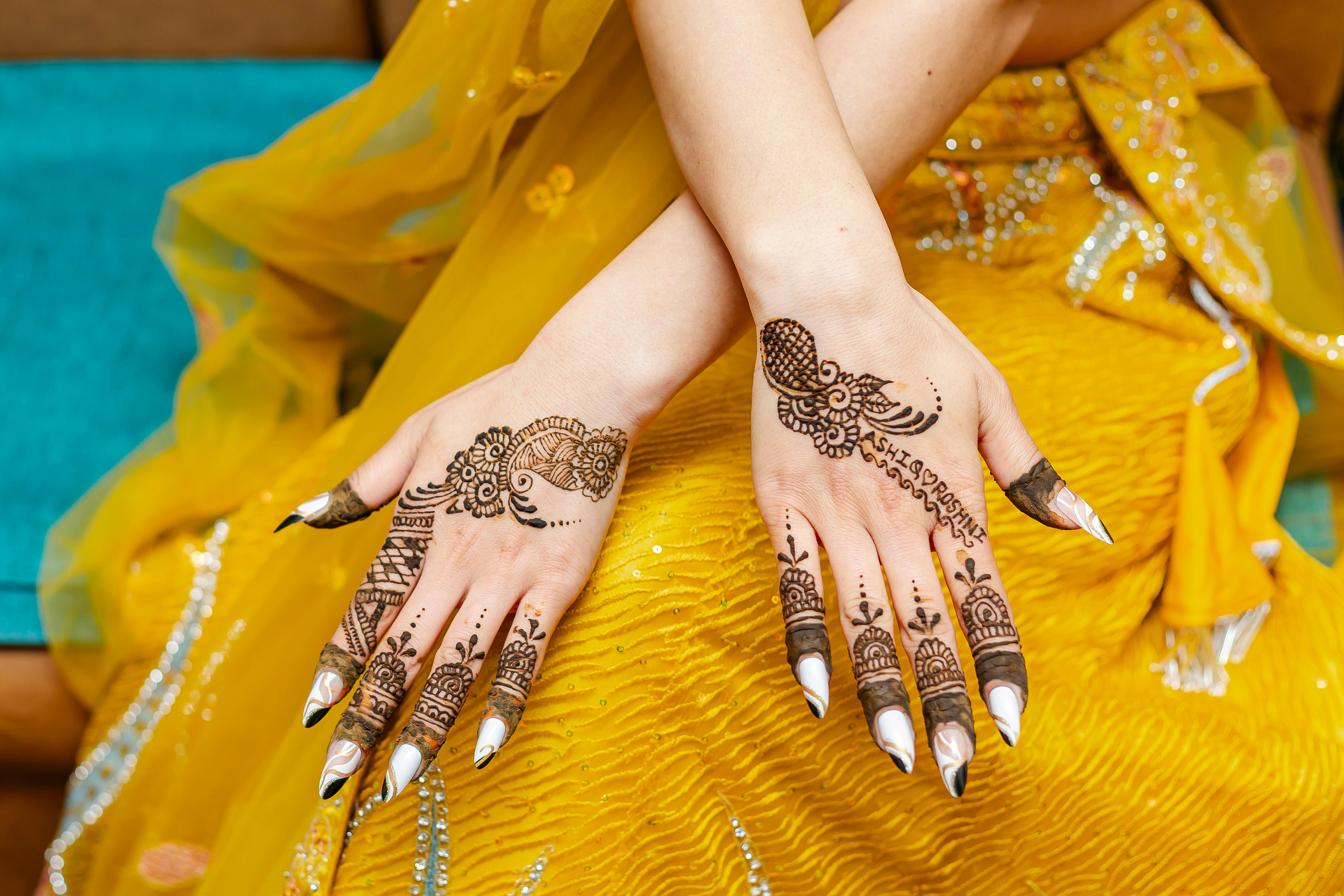 Elegant bridal mehndi on hands