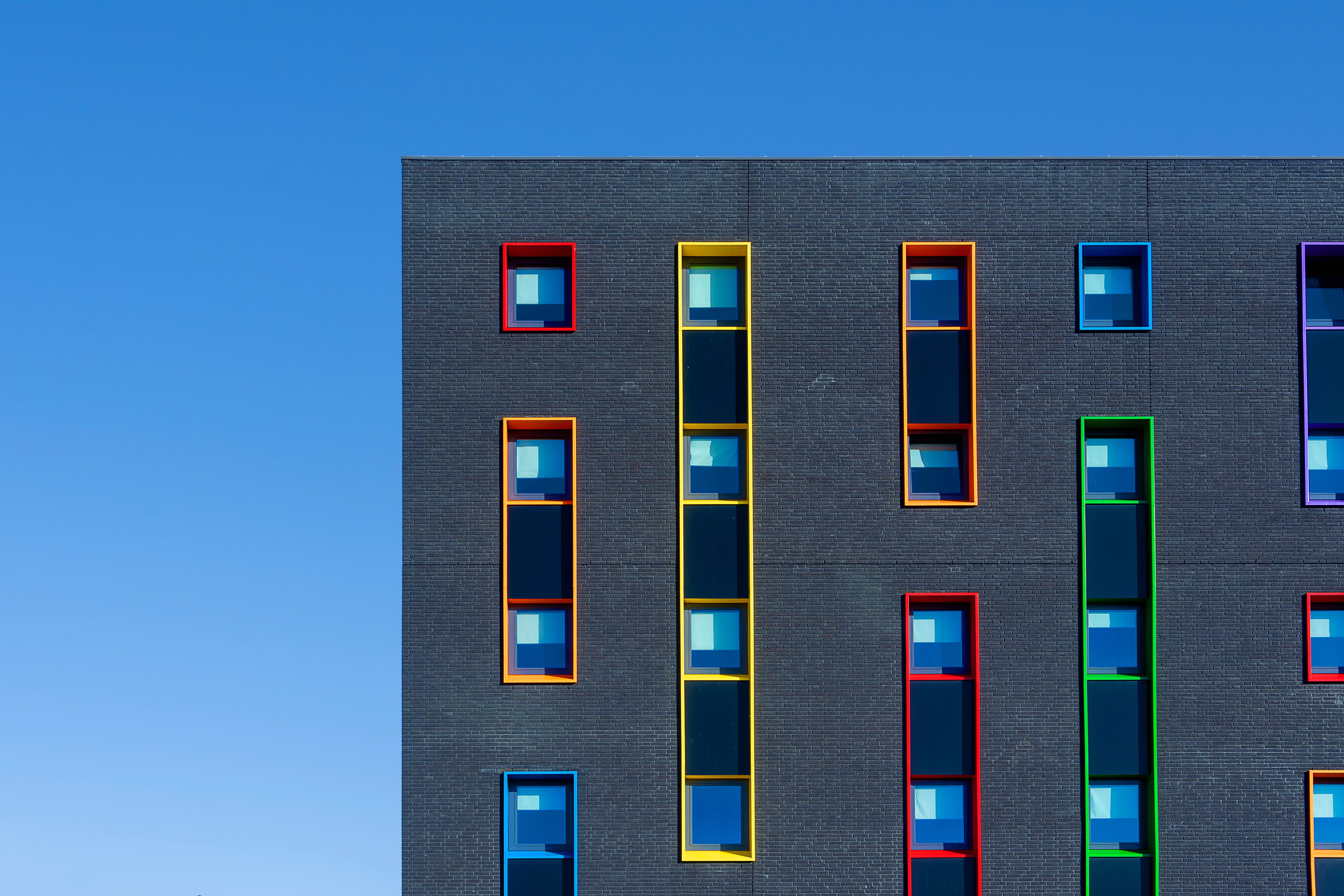 Uffculme — student move with boxes and a van