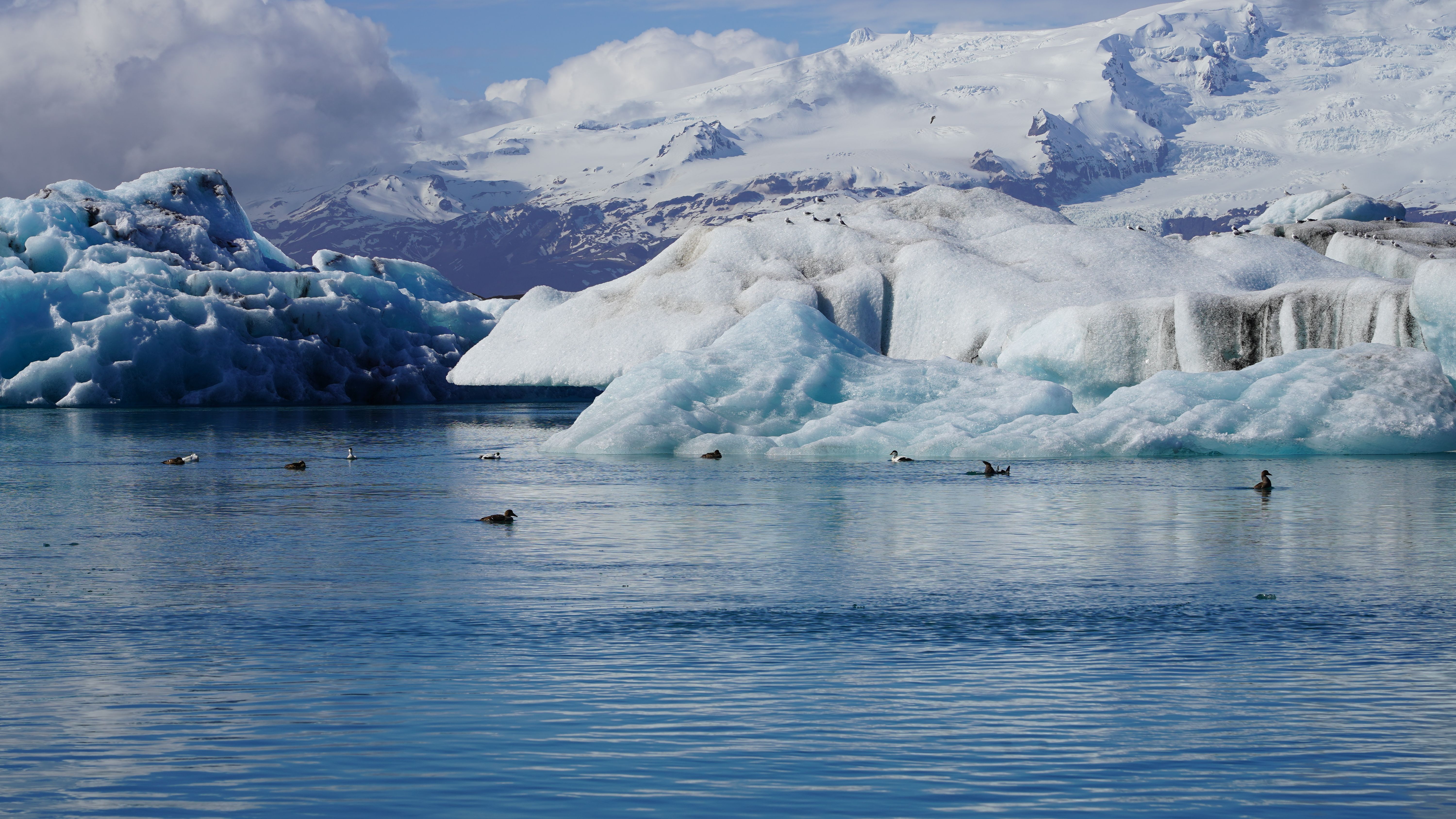 Icebergs floating in Jokulsarlon lagoon with glacier behind