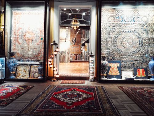 Free Showcasing intricate Persian rugs and decorative vases at an upscale boutique. Stock Photo