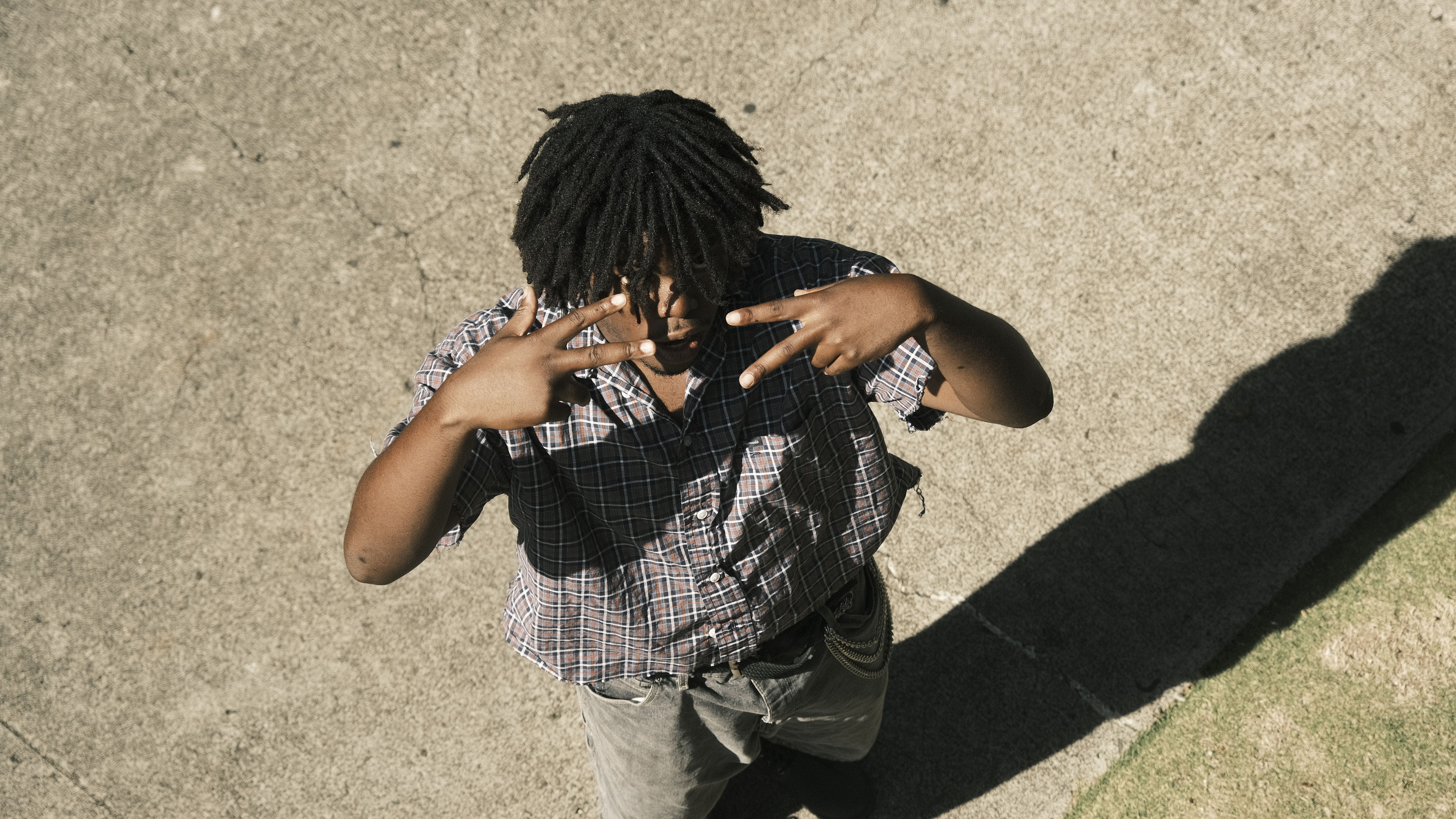 How Rap Reviews Shape Music Discovery in the Streaming Era — Photo by Daniel Flores on Pexels