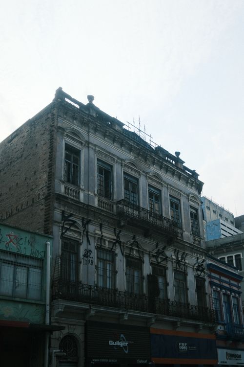 Free Vintage architecture in a São Paulo street captures urban charm. Stock Photo