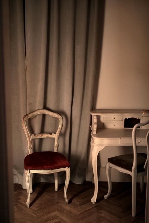 Free A cozy interior design in Budapest features antique furniture, evoking a vintage ambiance. Stock Photo