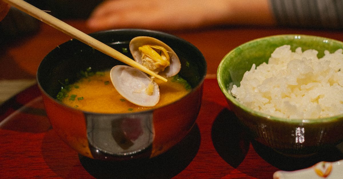 口の中が酸っぱい 更年期と生活習慣を見直すイメージ 口の中が酸っぱい 更年期と生活習慣を見直すイメージ
