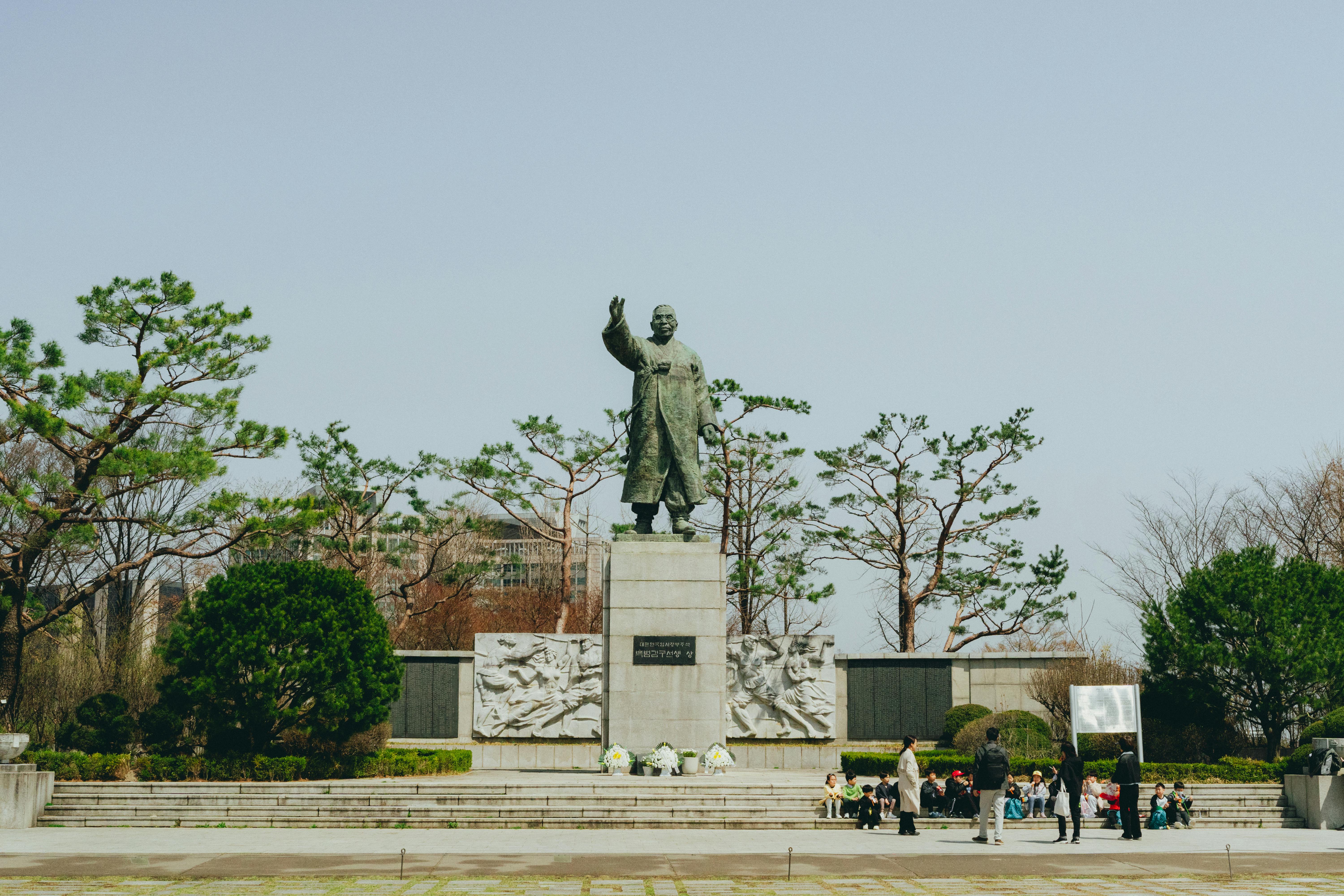 Seoul cosmetic surgery tourism demand — Photo by Theodore Nguyen on Pexels
