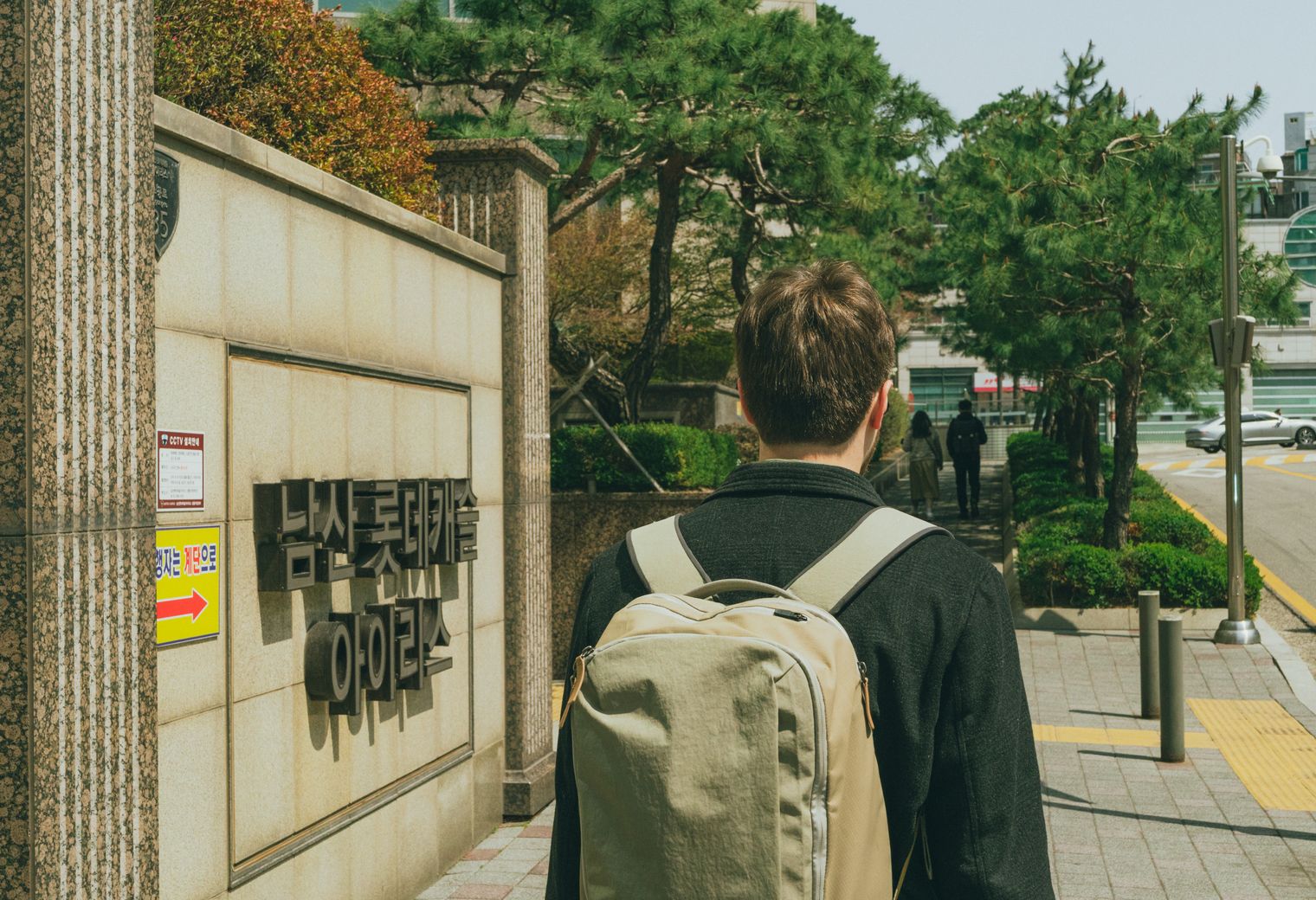 Mossblown — student move with boxes and a van