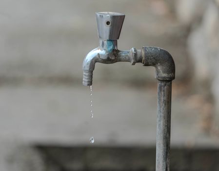 Should I Consider Gravity Filters for Long-Term Emergency Water Supply?