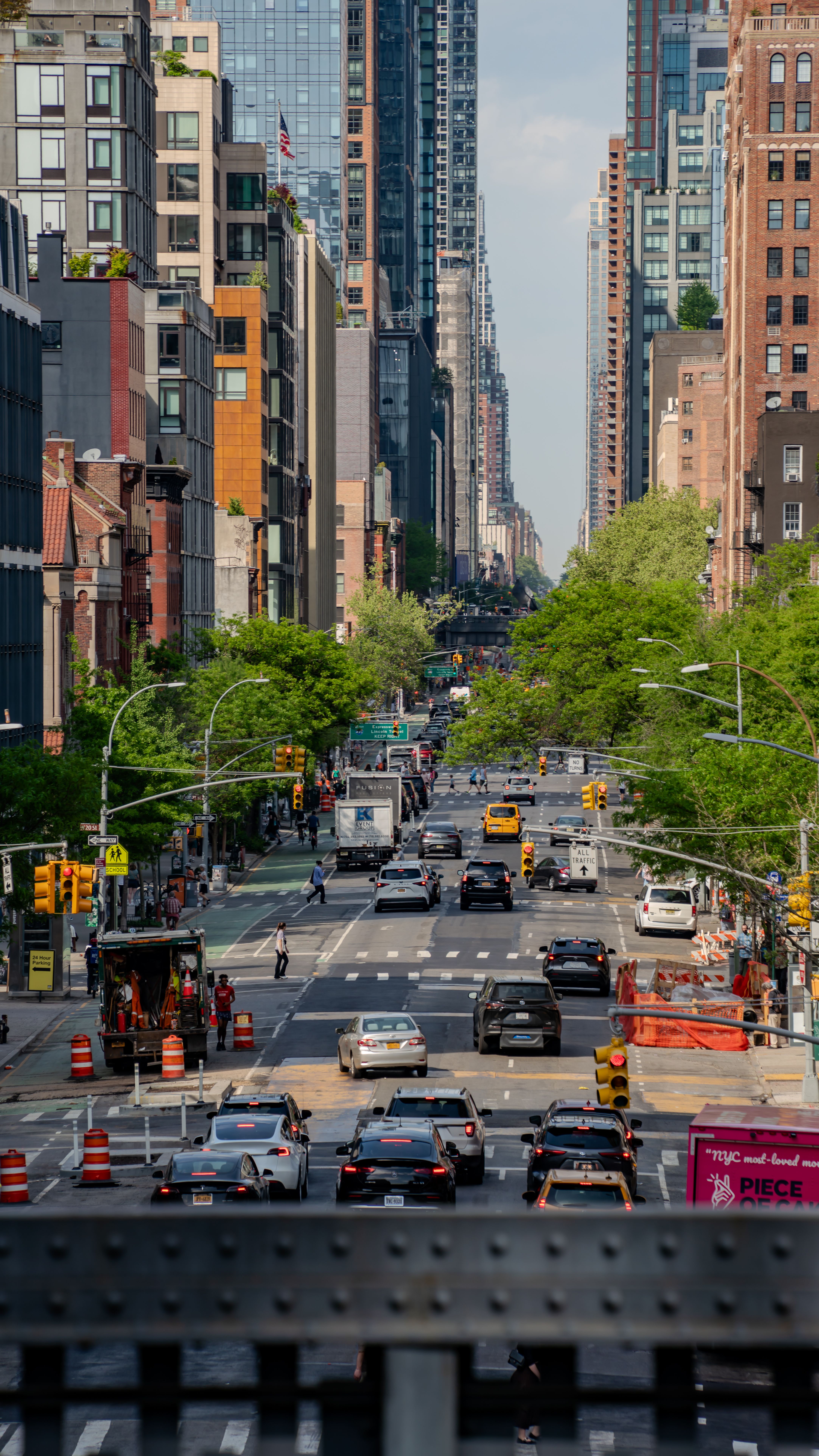 Bustling New York City Street Scene with Skyscrapers · Free Stock Photo