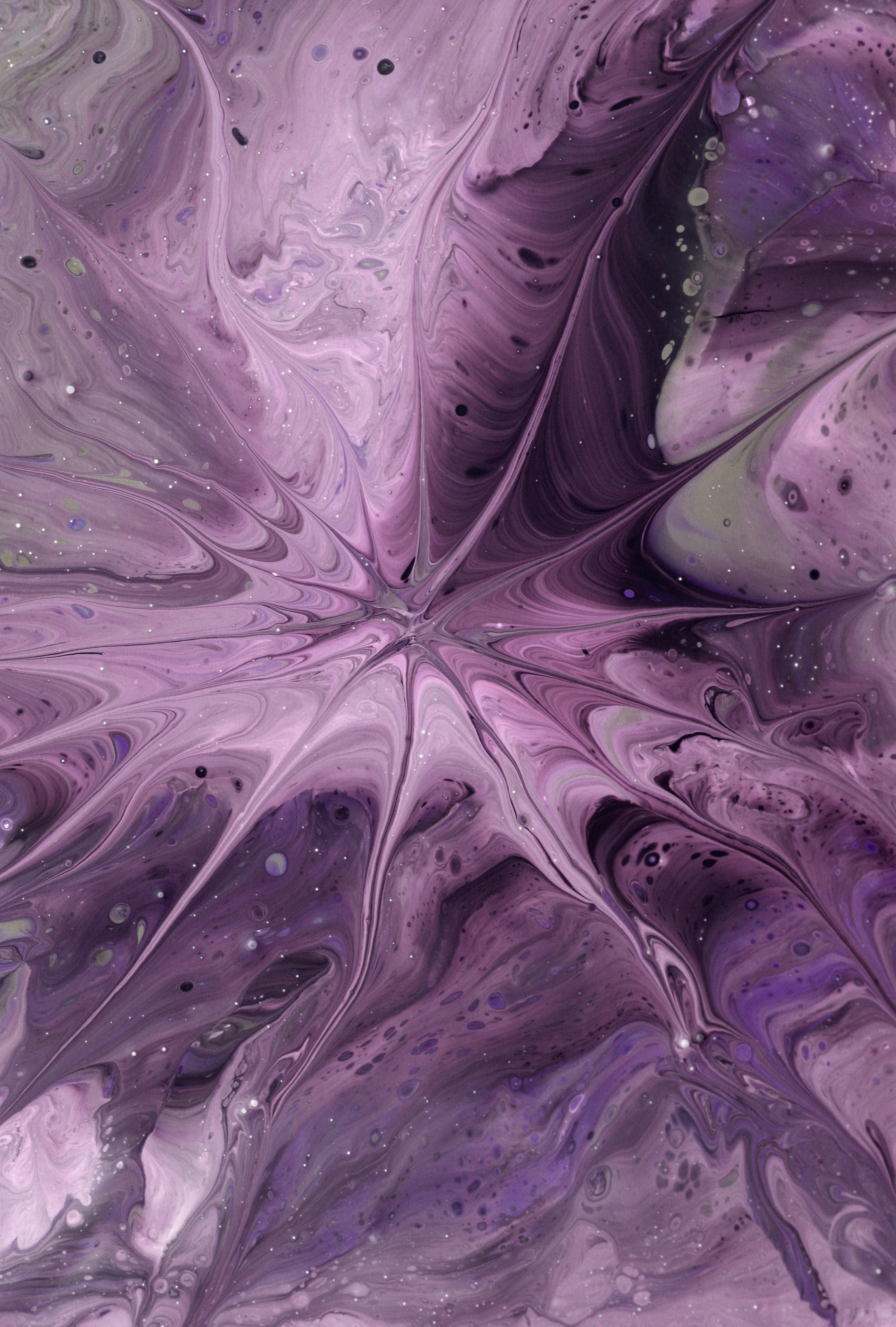 Abstract Purple Fluid Art with Swirling Patterns · Free Stock Photo