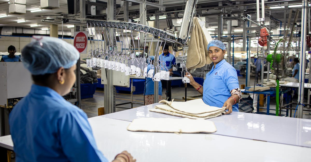 Inovasi Kolaboratif dalam Produksi Massal Tampilan Holografik Kaca Depan: Pelajaran untuk Optimalisasi Gudang dan Rantai Pasok Anda