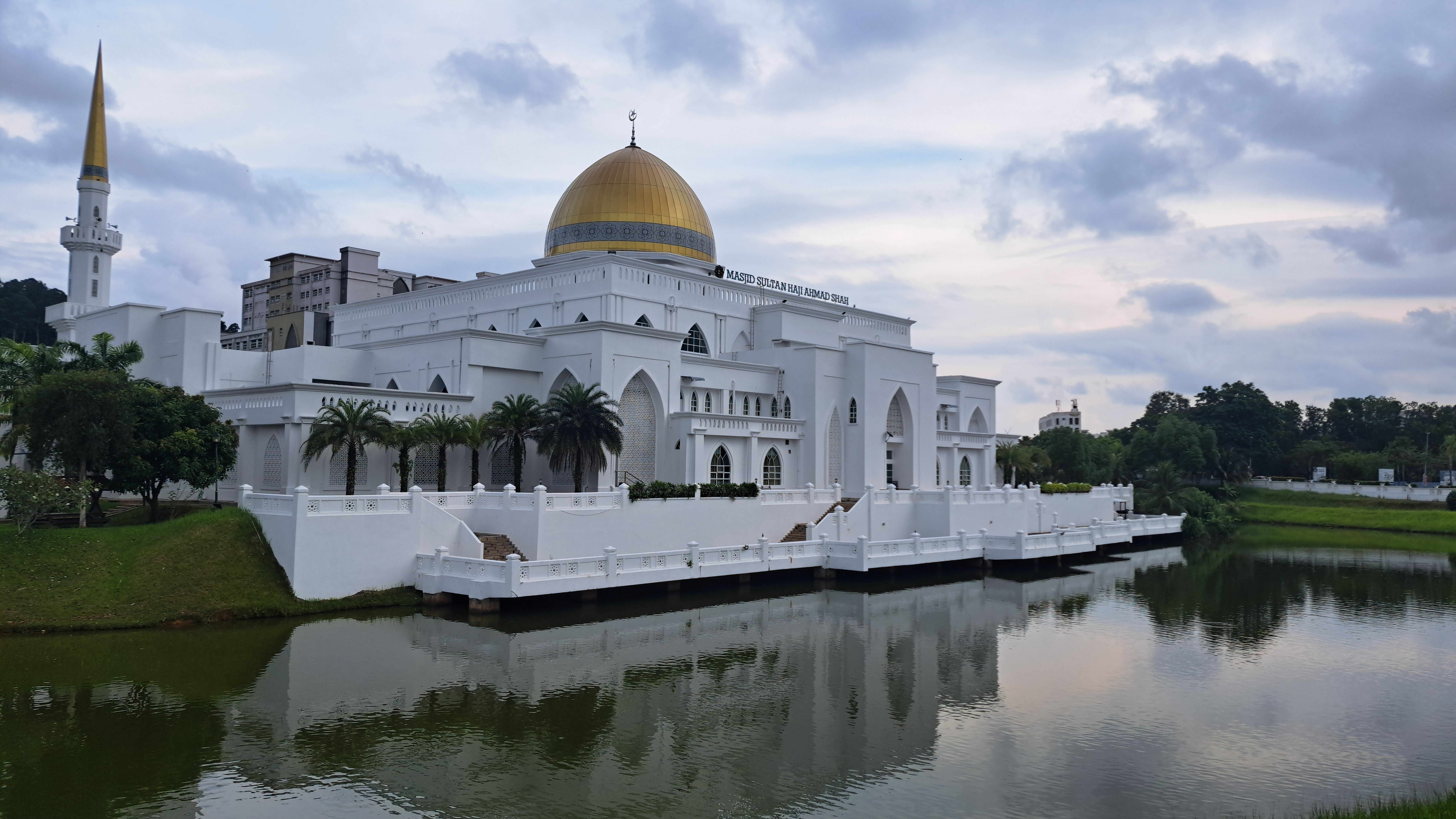 Sultan Ahmad Shah State Mosque in Kuantan, Malaysia · Free Stock Photo