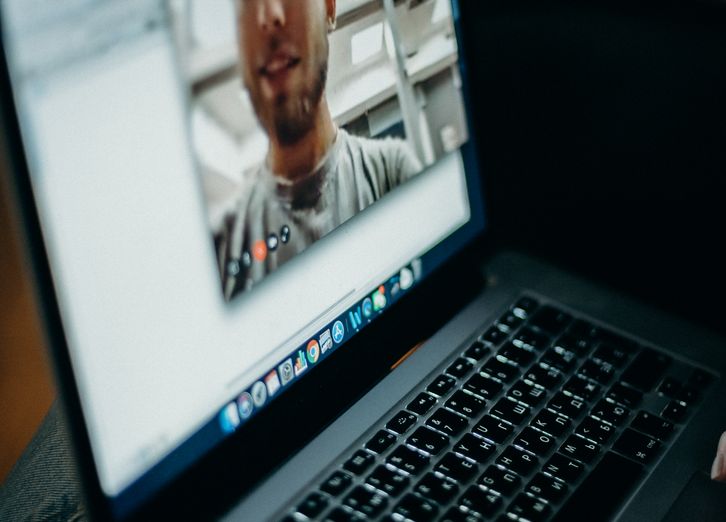 Online dating: starting a conversation on a niche platform