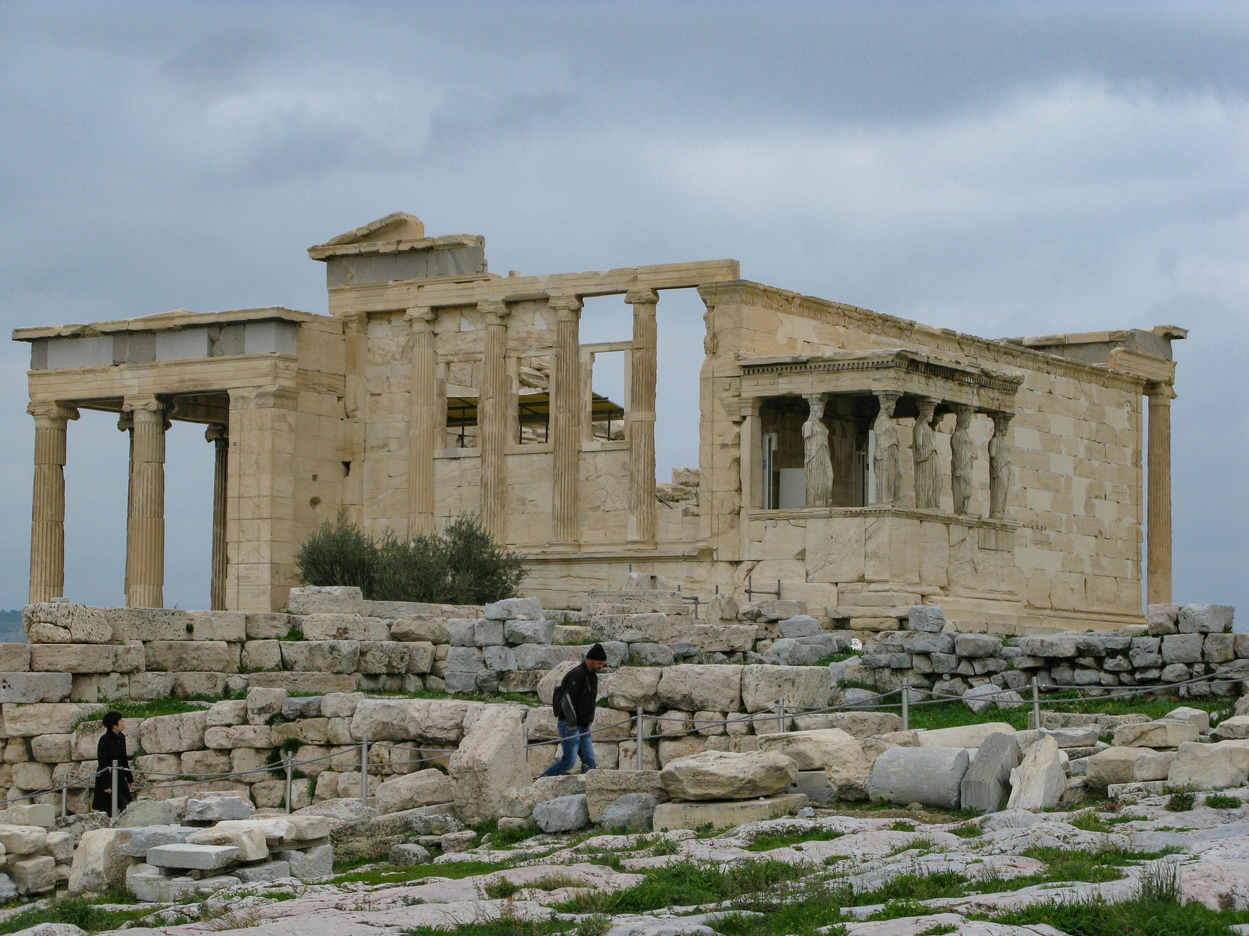 General strike in Greece over working hours disrupts travel and services nationwide — Photo by Daciana  Cristina  Visan on Pe