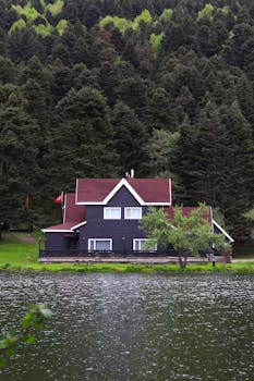 Serene lakeside house in Bolu, Türkiye, surrounded by lush green forest.