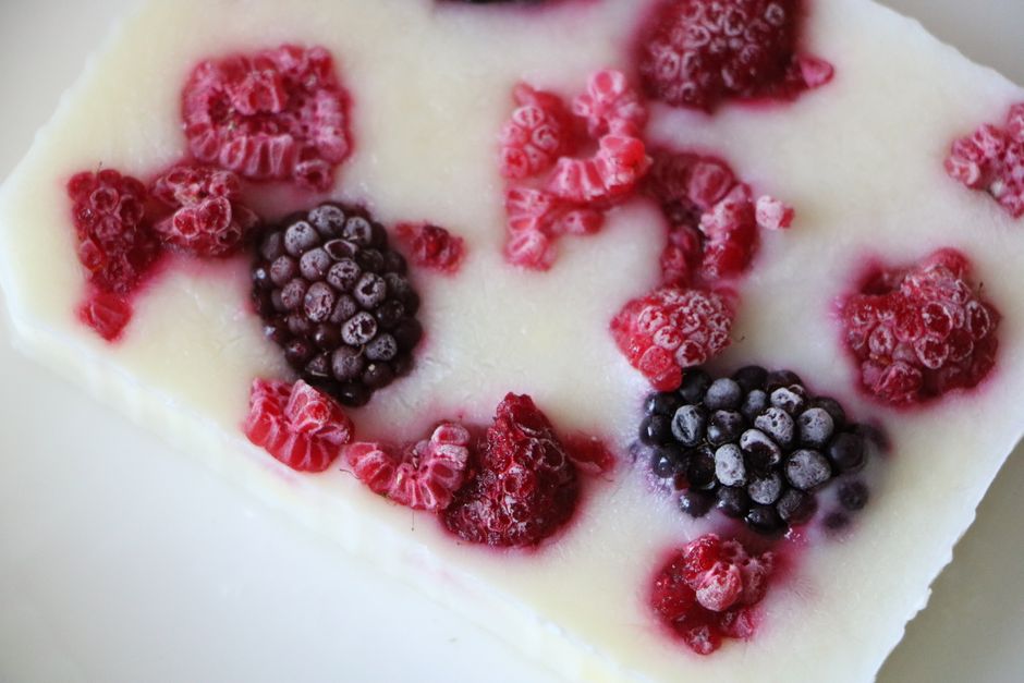 Frozen yogurt with mixed berries