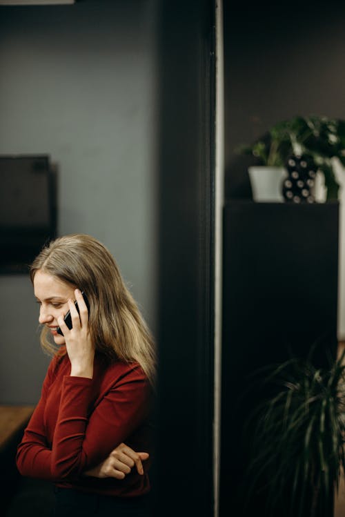 Frau Mit Android Smartphone